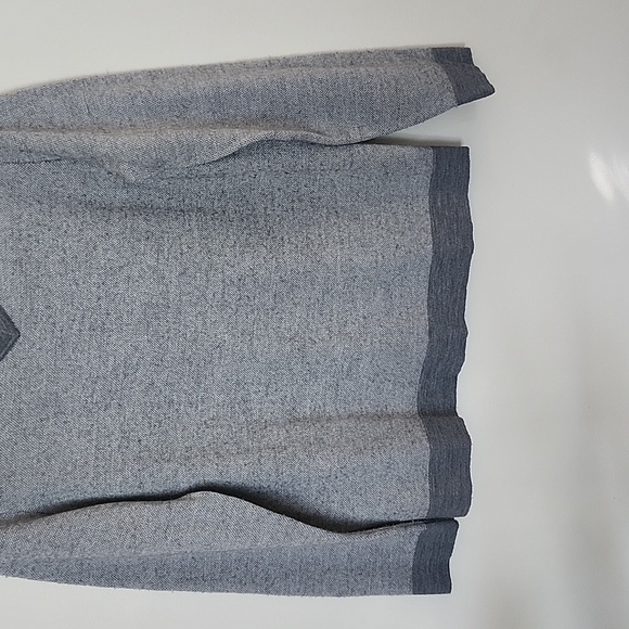 Calvin Klein neutral v neck long sleeve sweater, merino wool blend, Large - Picture 3 of 8